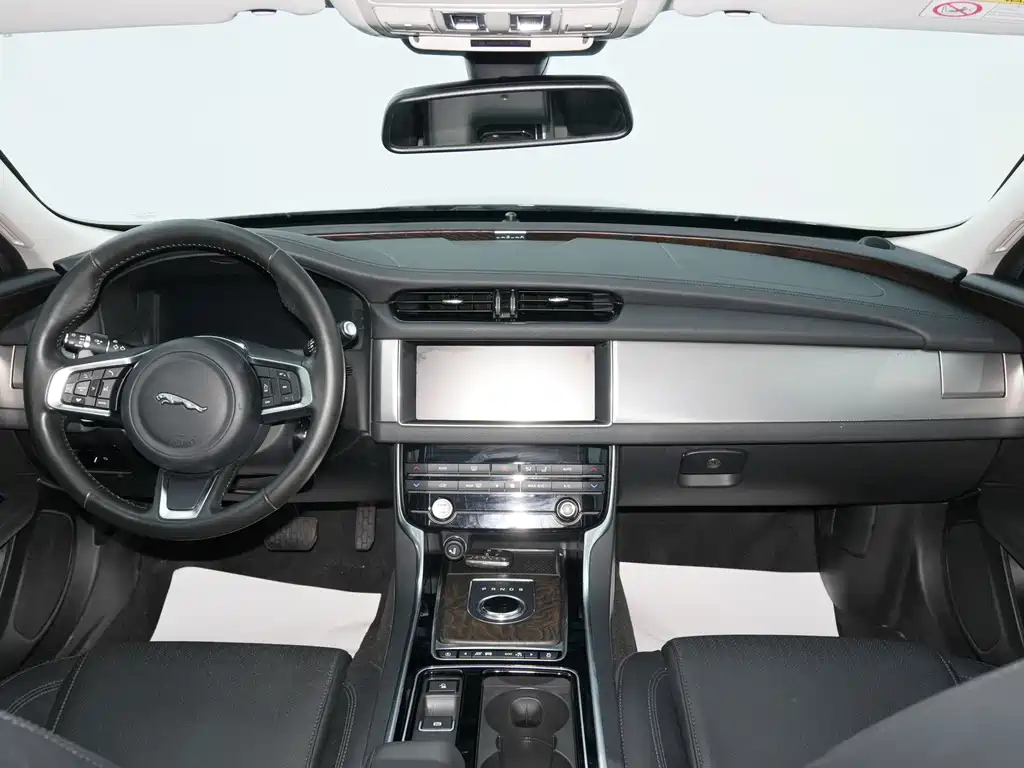 Jaguar XFL — миниатюра 8