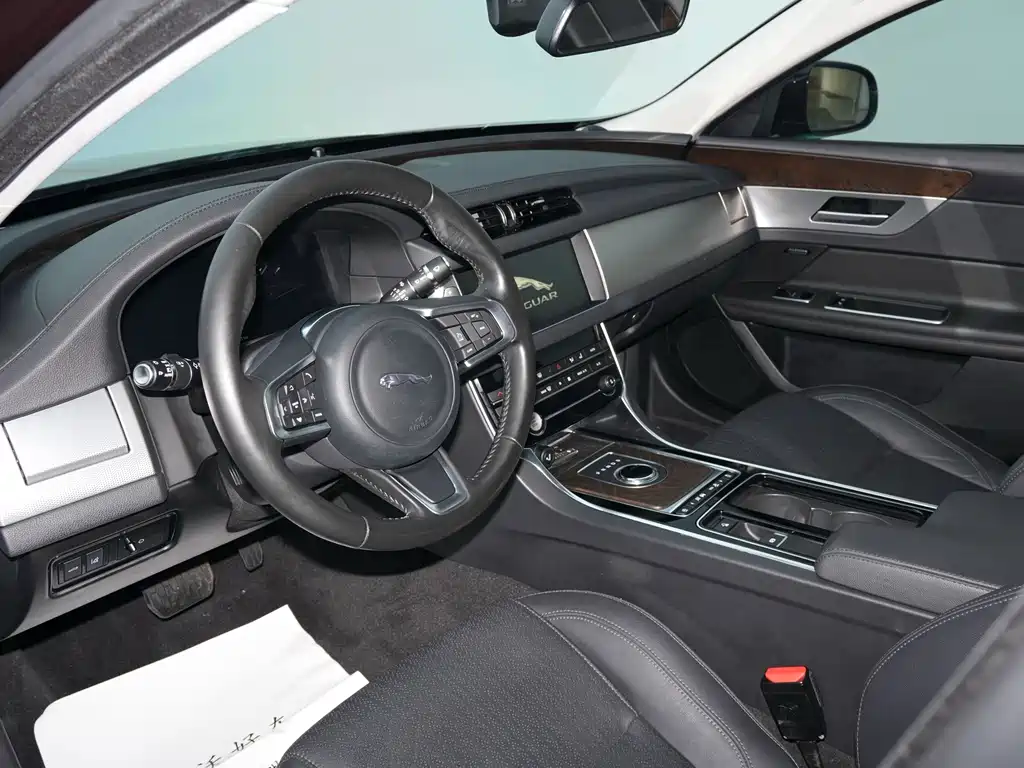 Jaguar XFL — миниатюра 11
