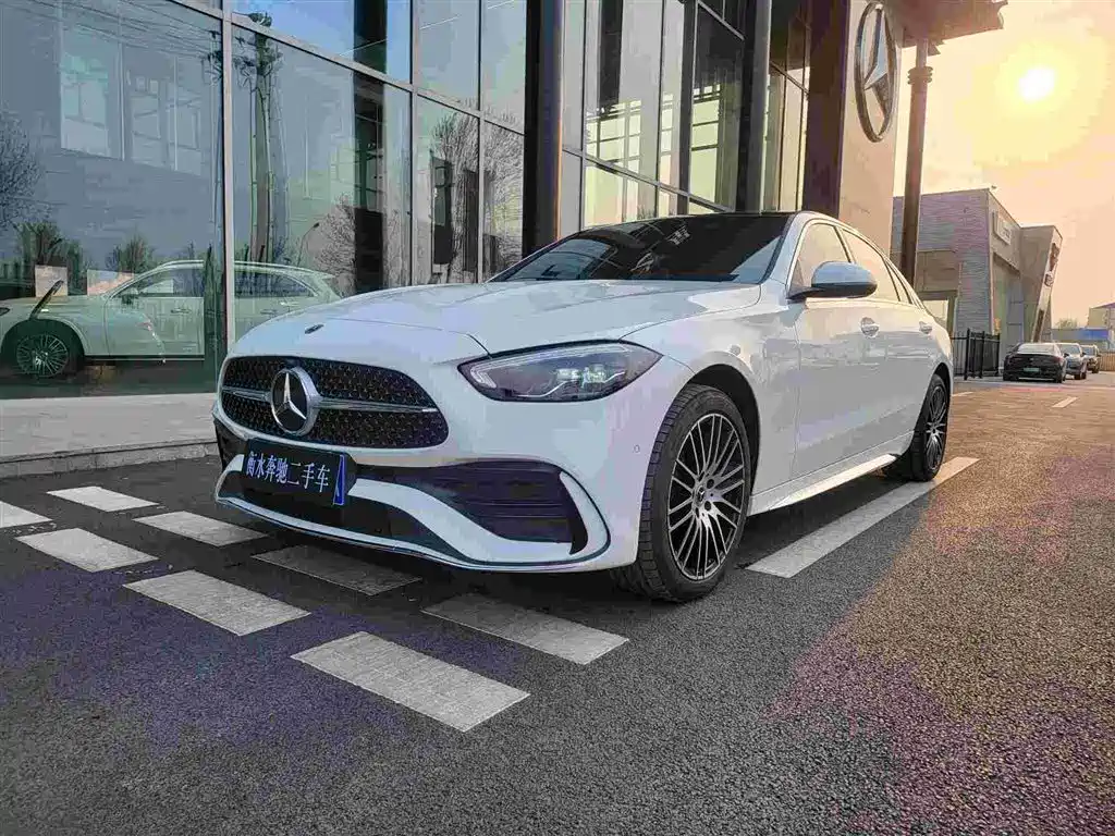 Mercedes-Benz C-Class 2024