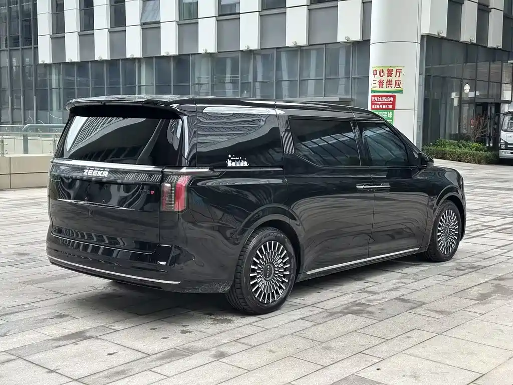 Zeekr 009 2024 мест 108kWh