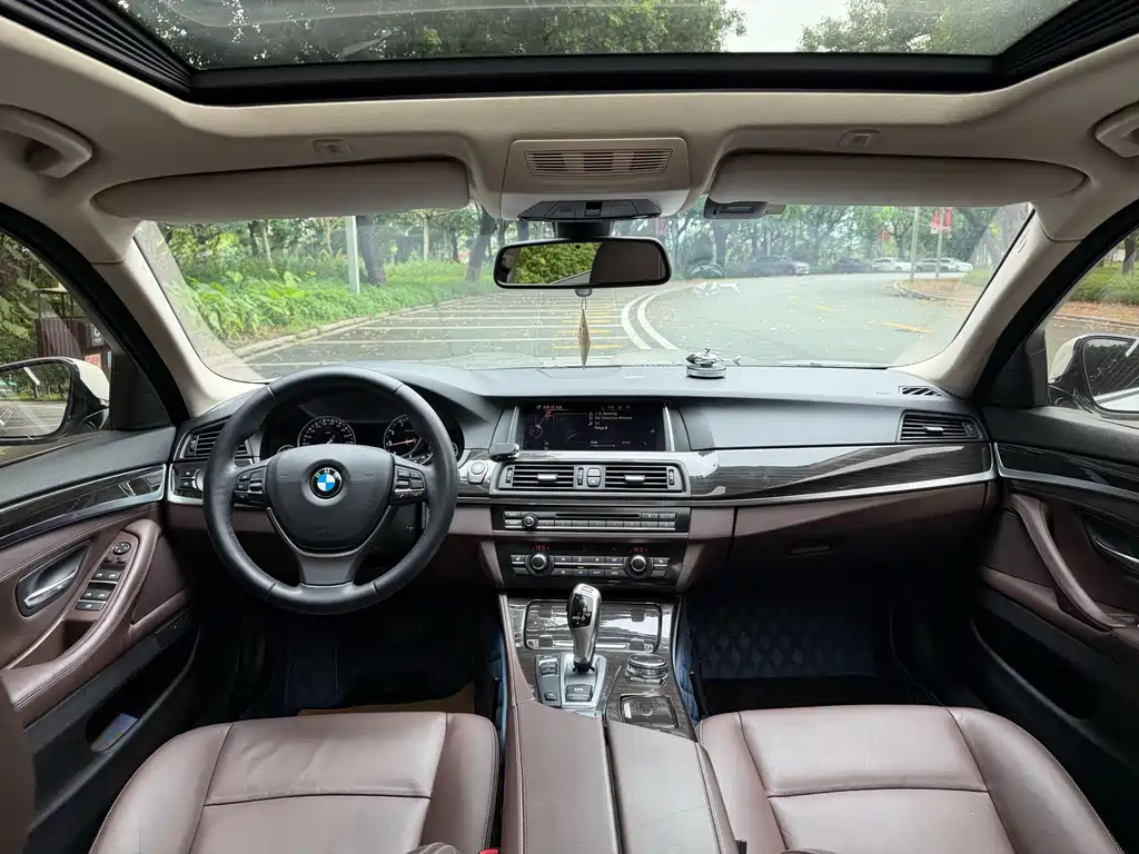 BMW 5 Series — миниатюра 16