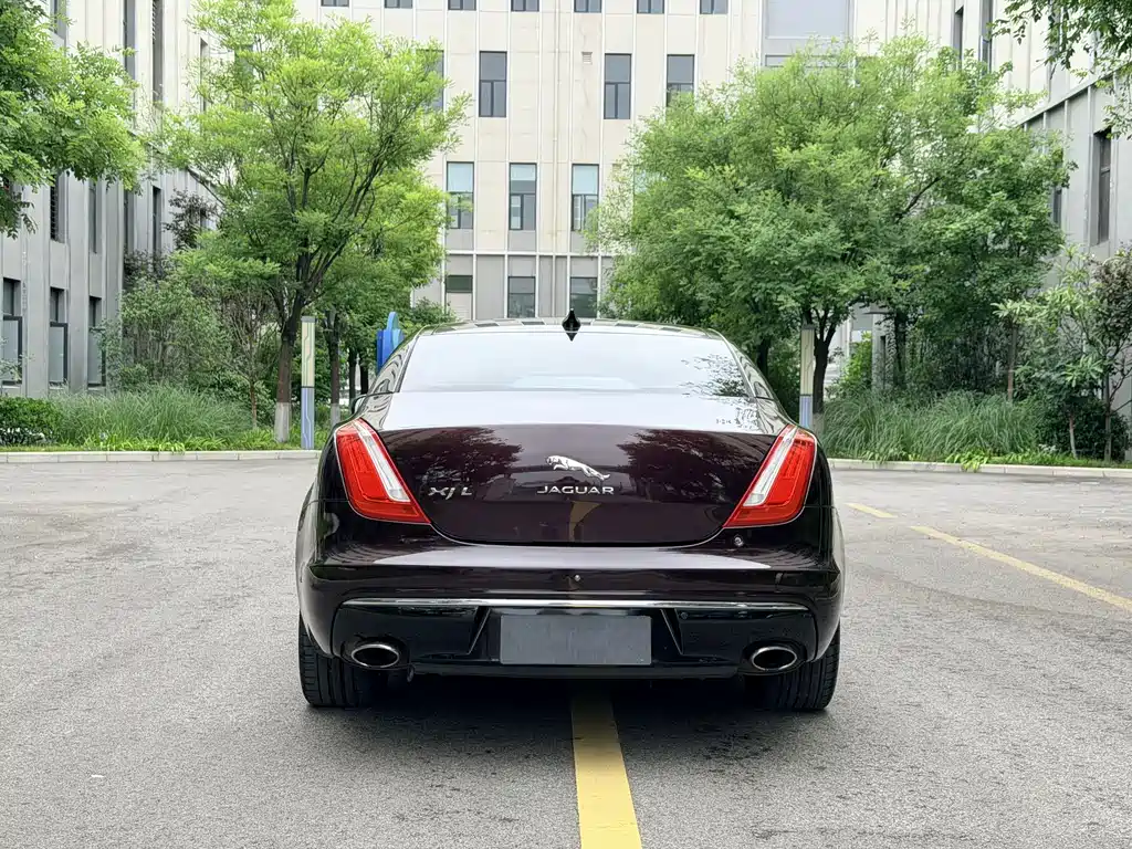 Jaguar XJ — миниатюра 9