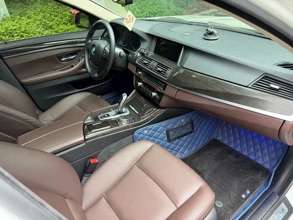 BMW 5 Series — миниатюра 24