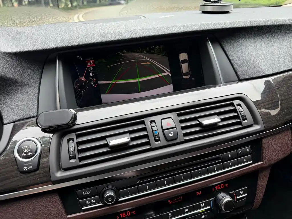 BMW 5 Series — миниатюра 29