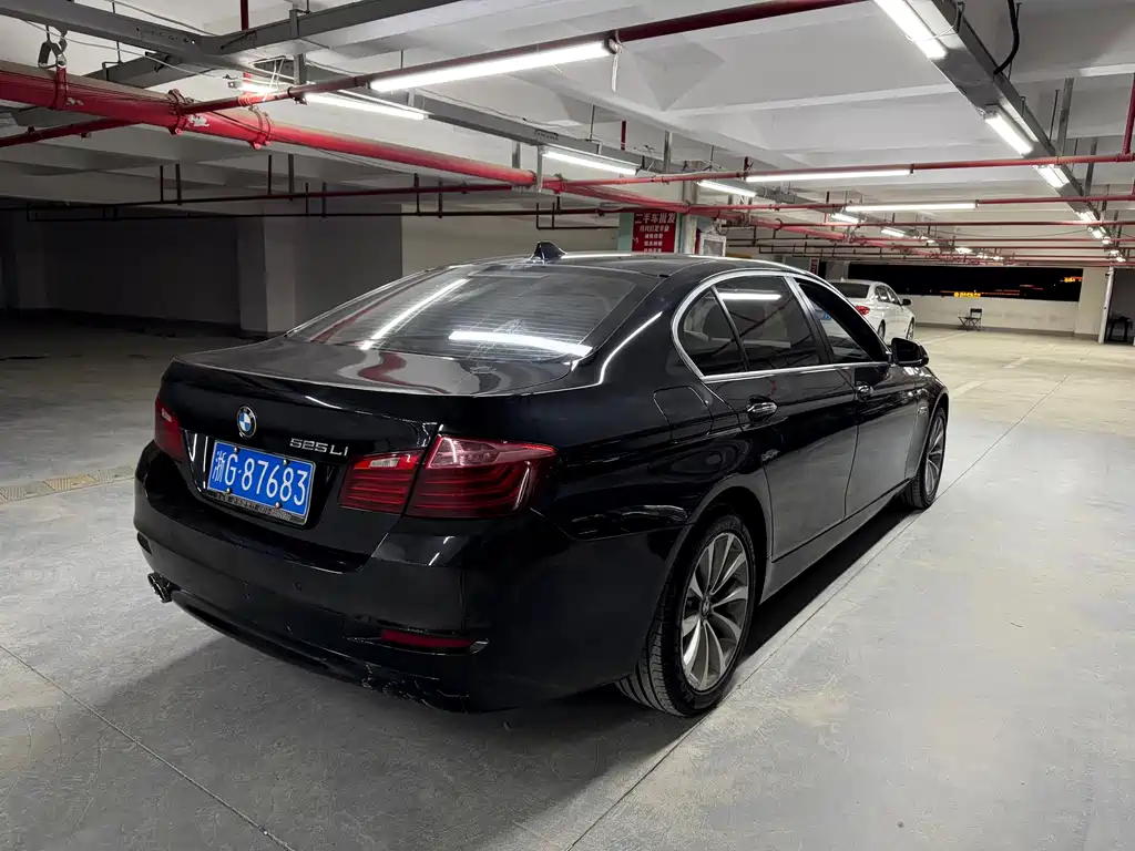 BMW 5 Series — миниатюра 12