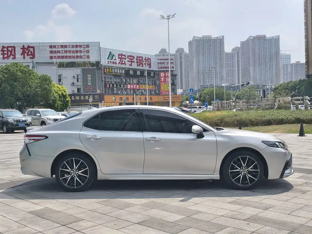 Toyota Camry — миниатюра 5