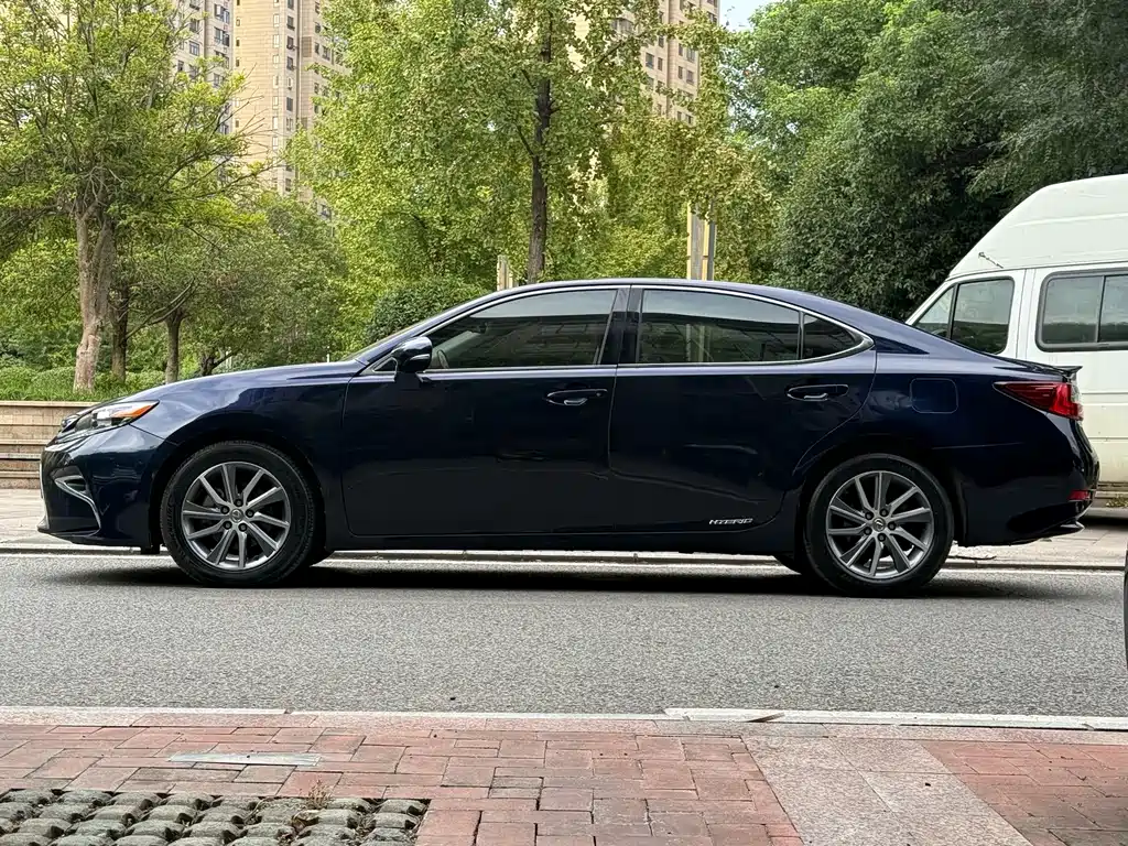 Lexus ES — миниатюра 4