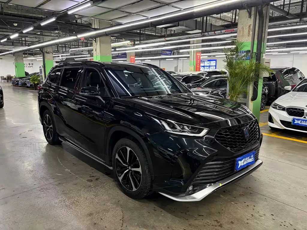 Toyota Crown Kluger — миниатюра 2