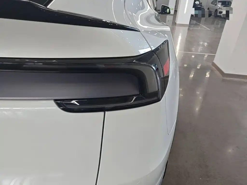 Tesla Model Y L — миниатюра 24