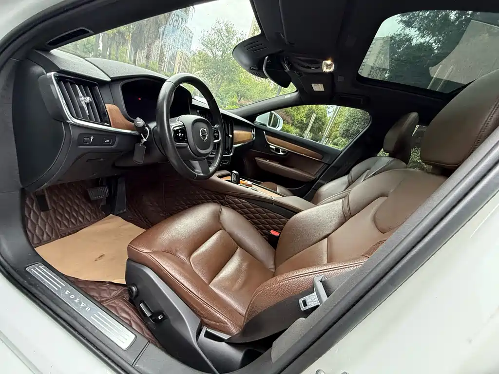 Volvo S90 — миниатюра 10