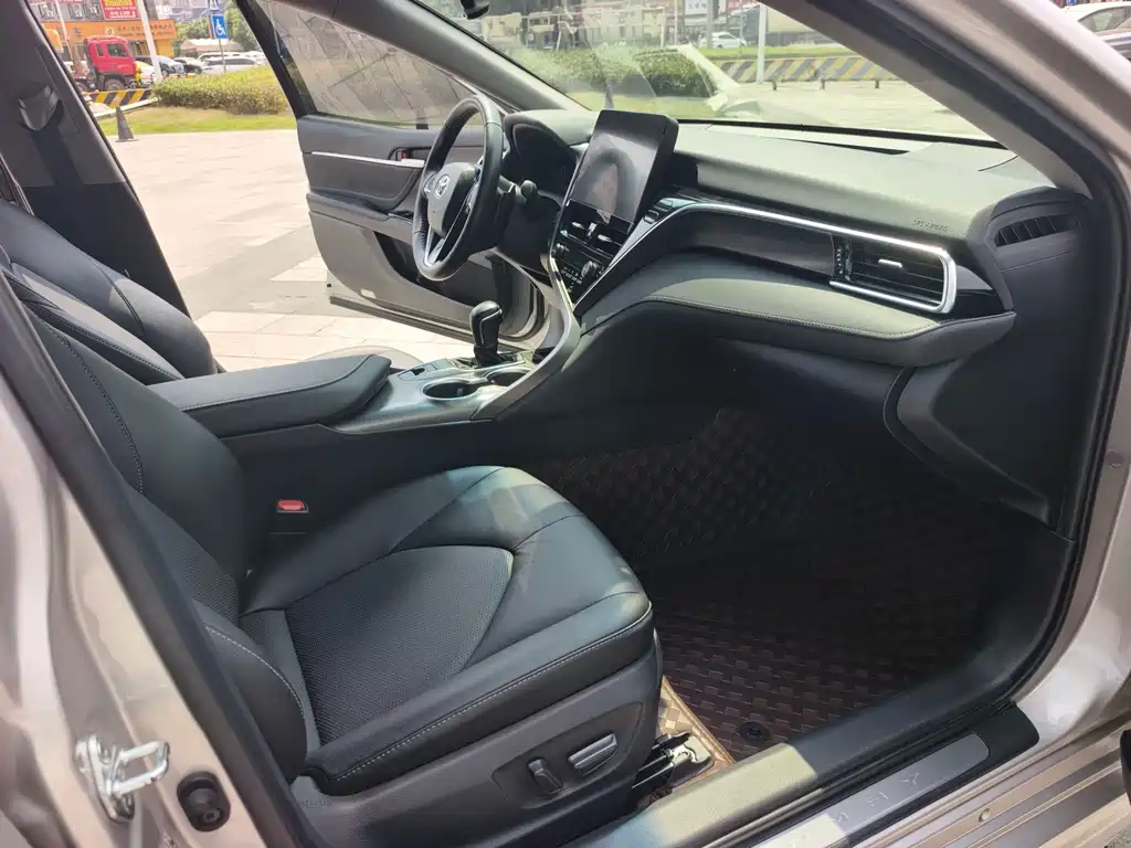 Toyota Camry — миниатюра 13