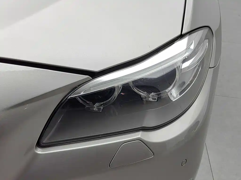 BMW 5 Series (Import) — миниатюра 7