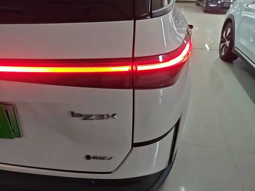 Toyota bZ3X — миниатюра 8