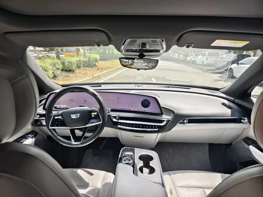 Cadillac Lyriq — миниатюра 4
