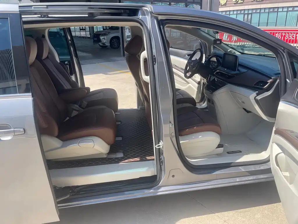 Buick GL8 — миниатюра 12