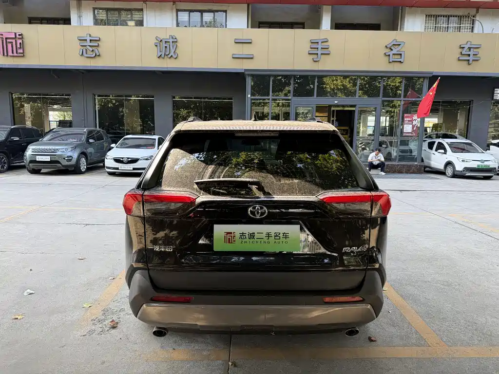 Toyota RAV4 — миниатюра 6