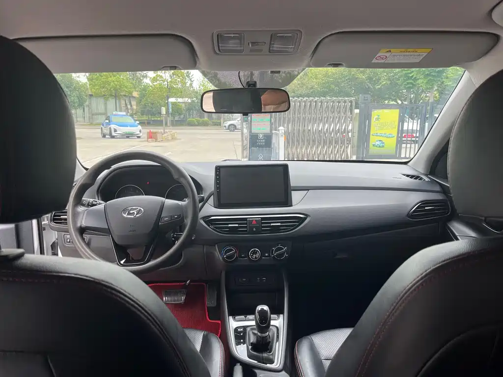 Hyundai Elantra — миниатюра 9