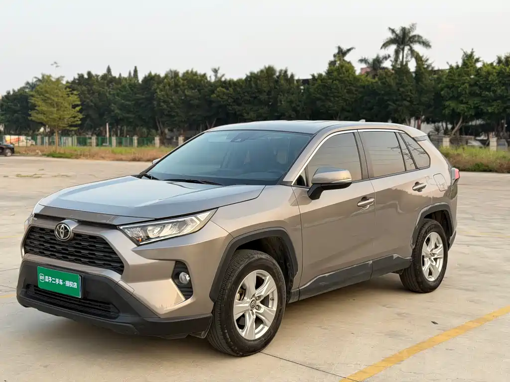 Toyota RAV4 — миниатюра 4