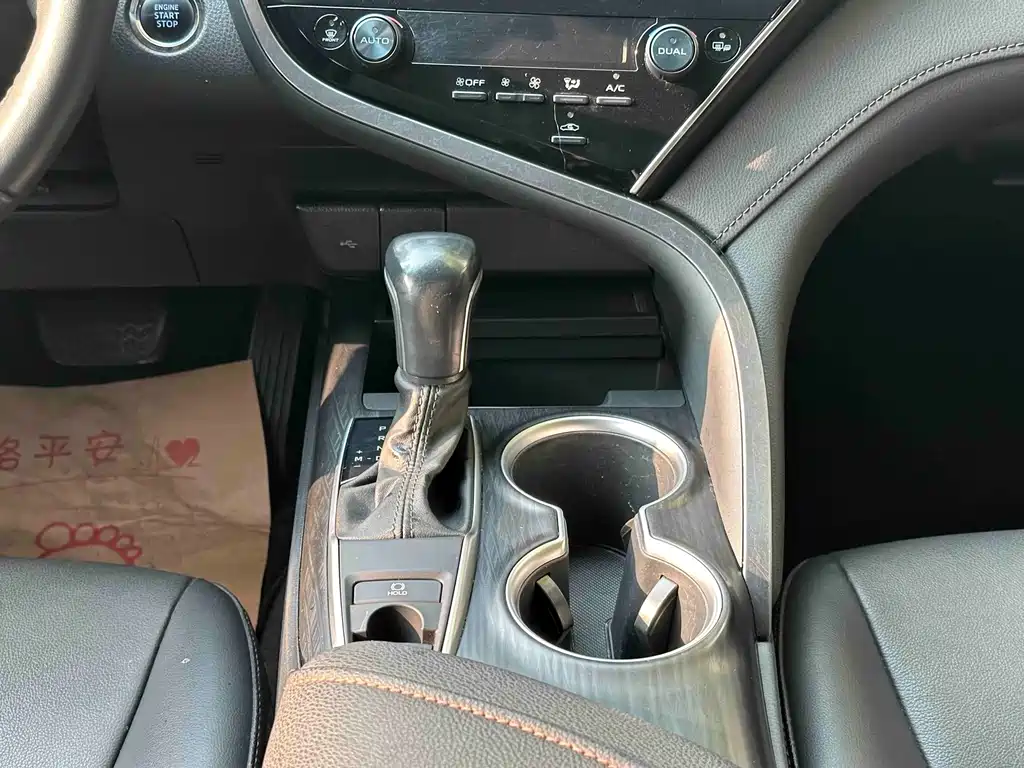 Toyota Camry — миниатюра 18