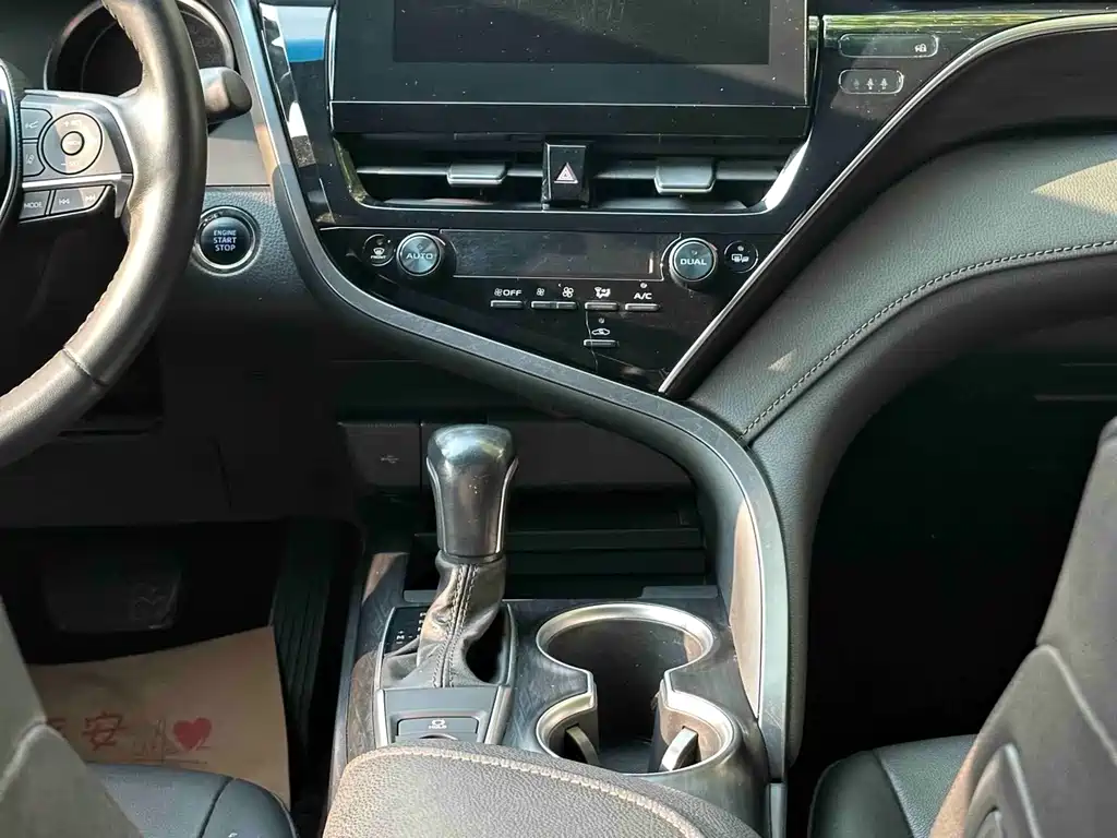 Toyota Camry — миниатюра 20