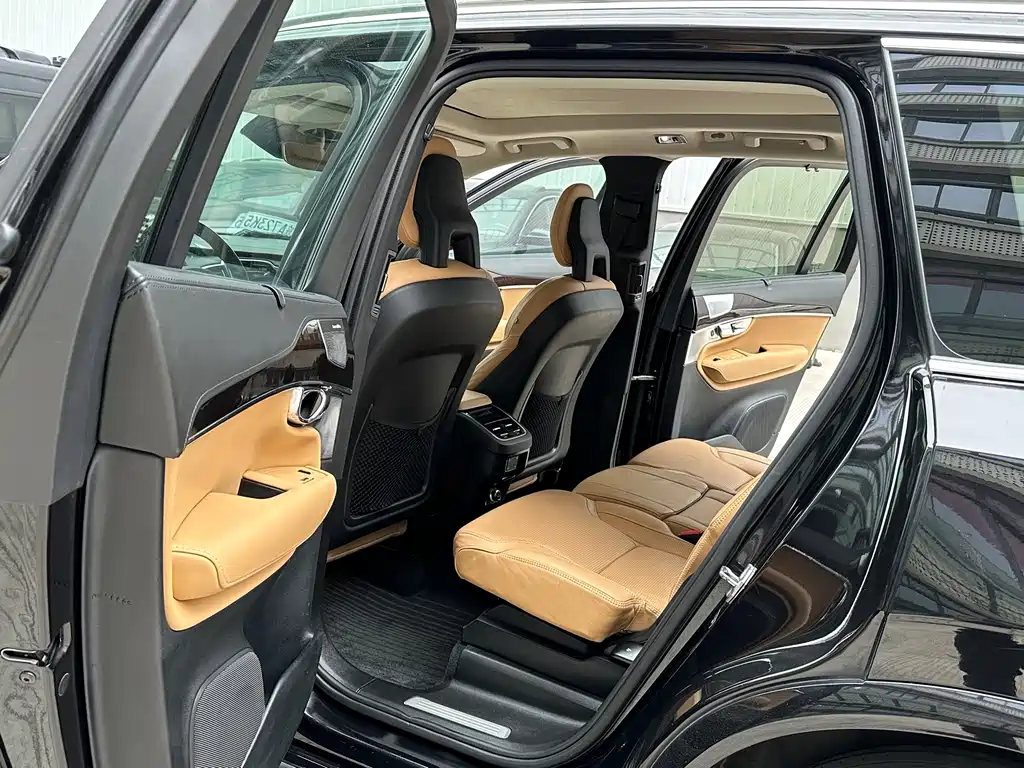 Volvo XC90 2015 T6 7 мест