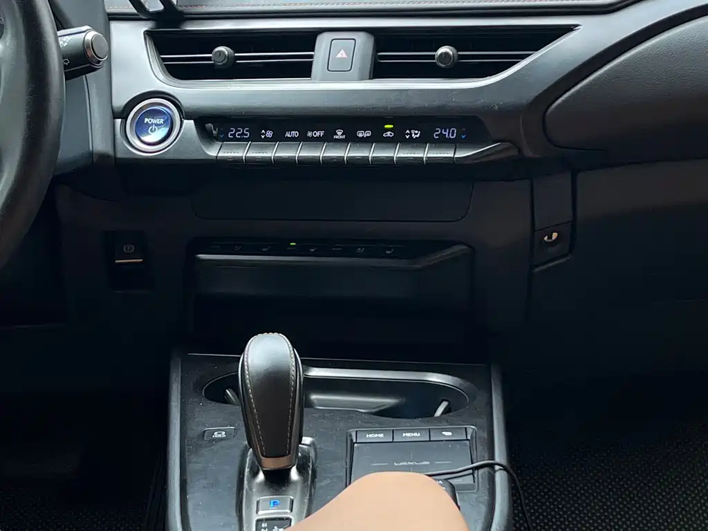 Lexus UX New Energy — миниатюра 8
