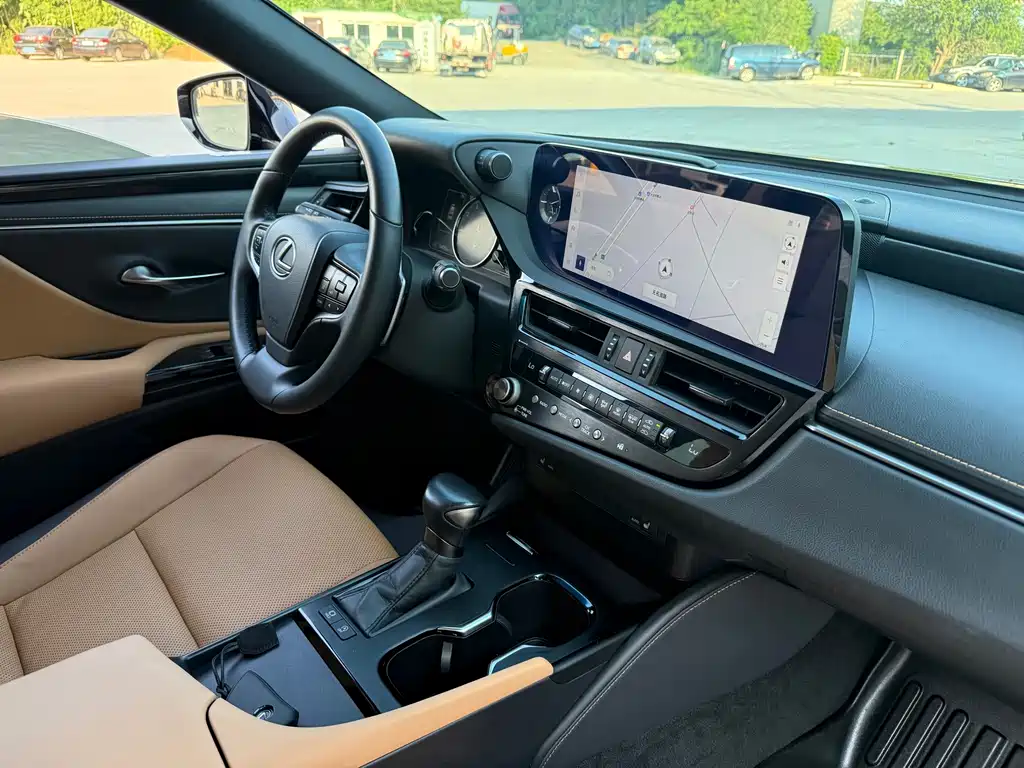 Lexus ES — миниатюра 12