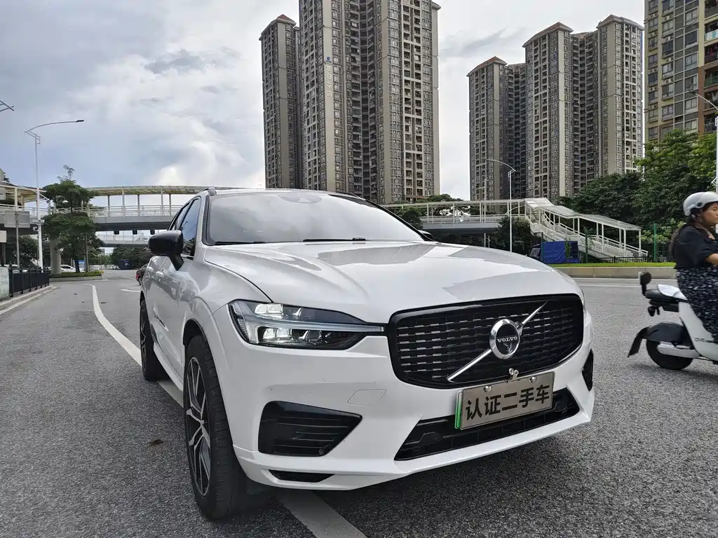 Volvo XC60 PHEV — миниатюра 3