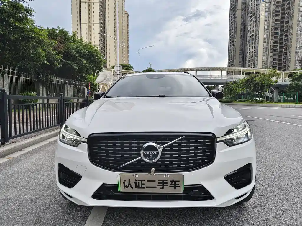Volvo XC60 PHEV — миниатюра 5