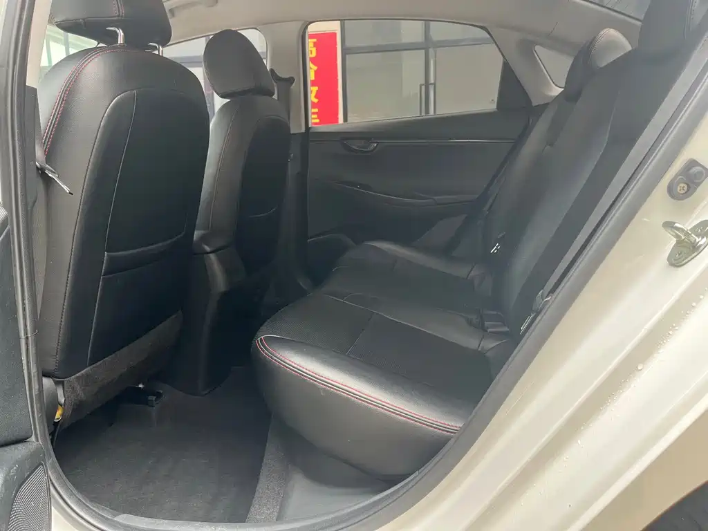 Hyundai Elantra — миниатюра 8