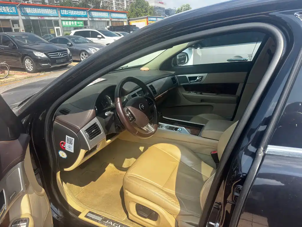 Jaguar XF — миниатюра 6