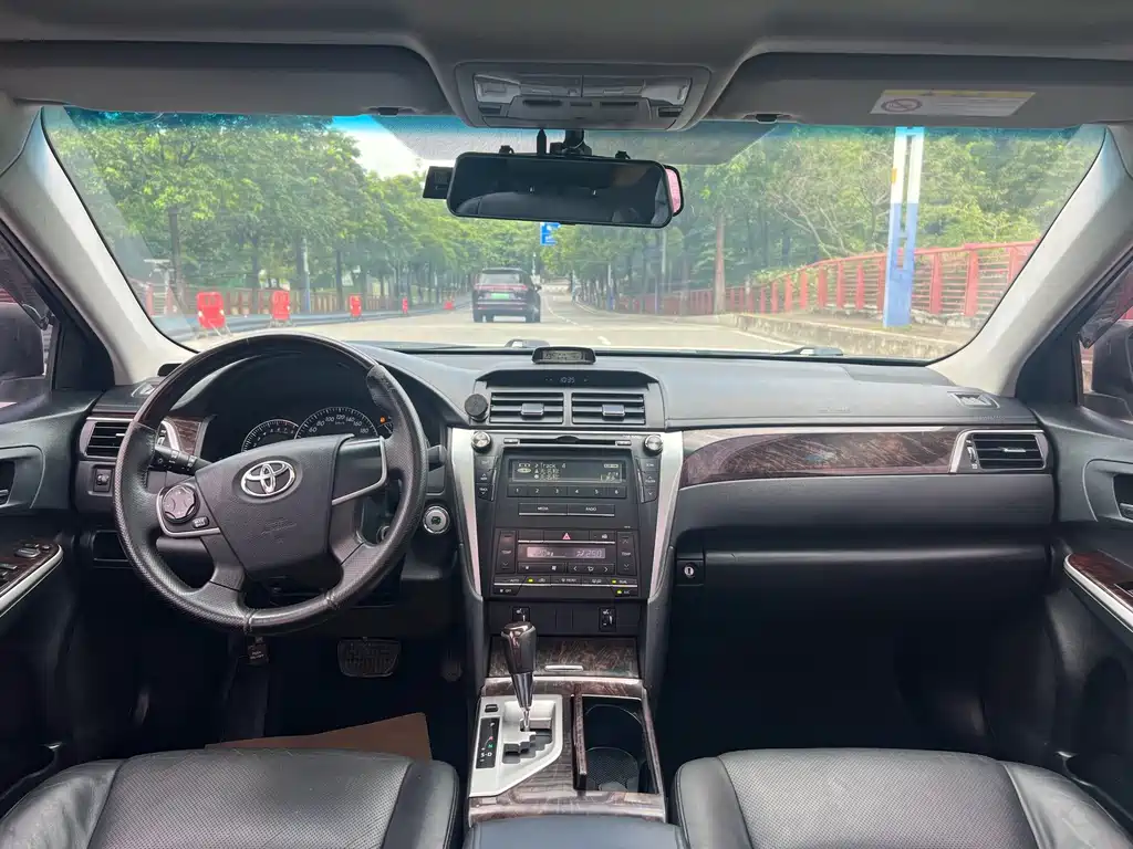 Toyota Camry — миниатюра 18
