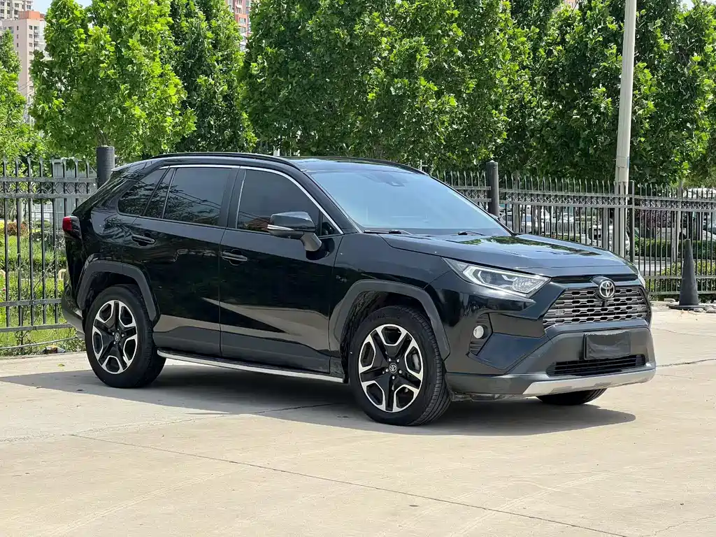 Toyota RAV4 - фото 3