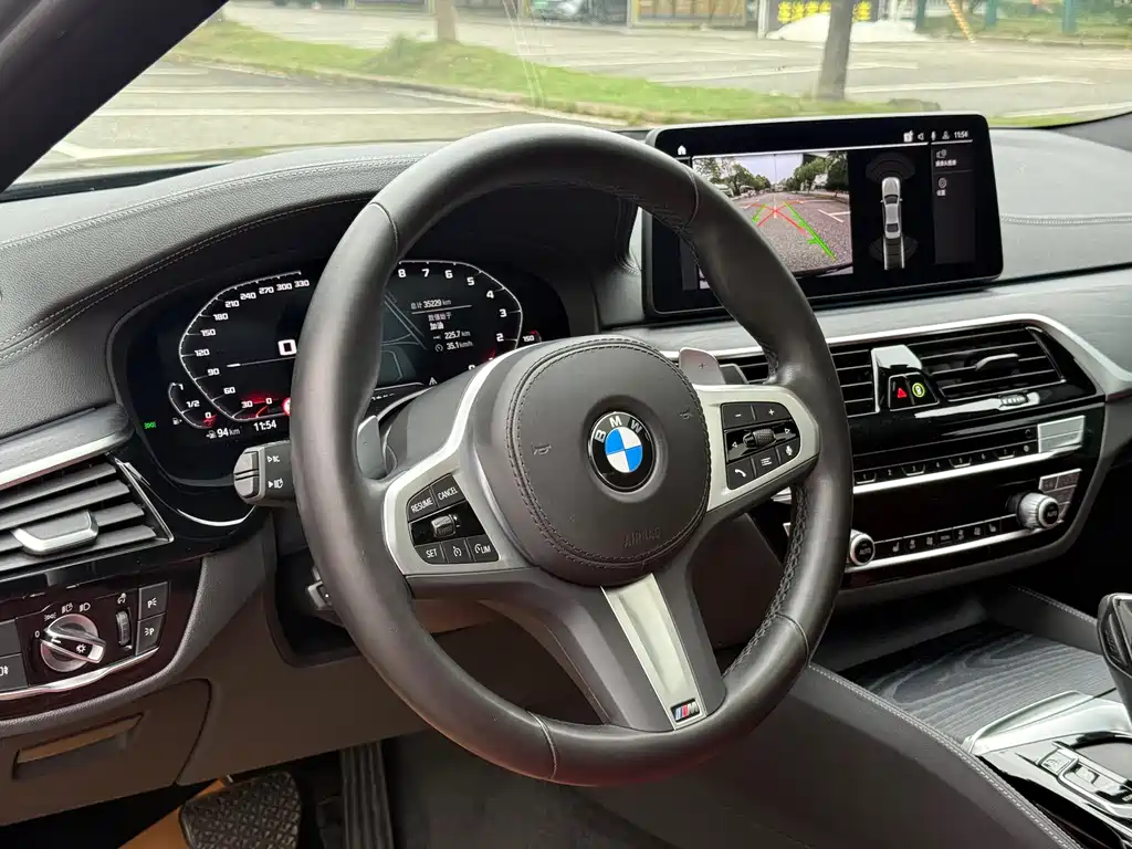 BMW 5 Series — миниатюра 17
