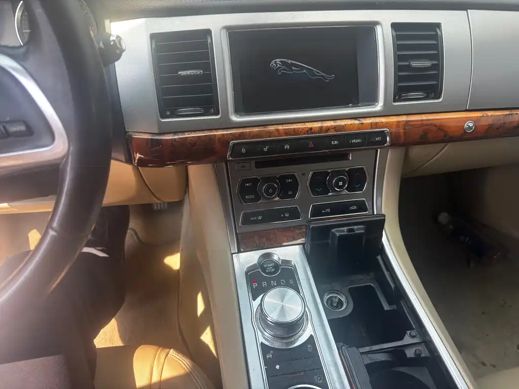 Jaguar XF — миниатюра 10