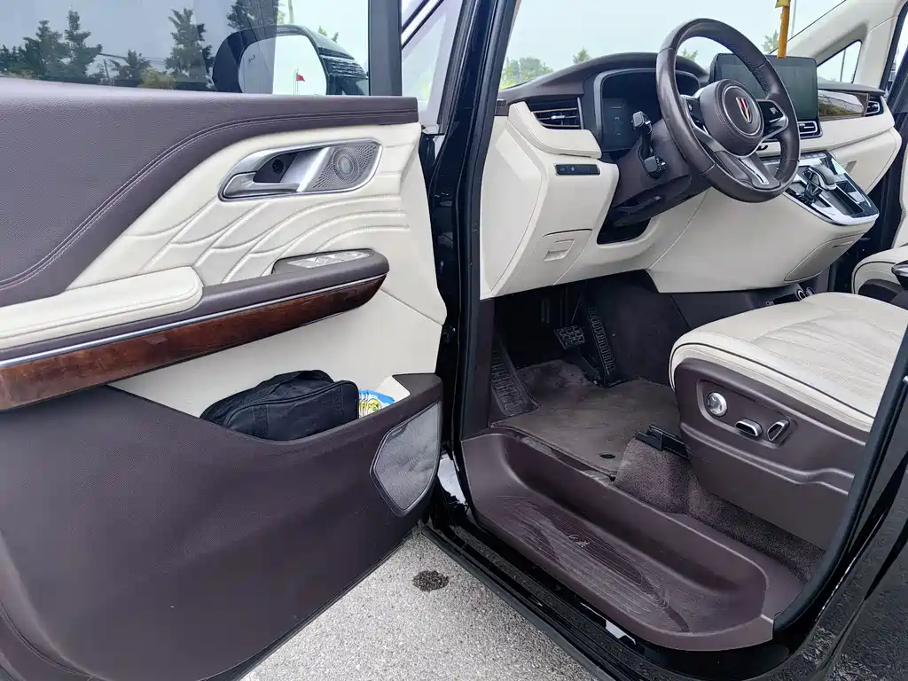 Hongqi HQ9 2023 2.0T