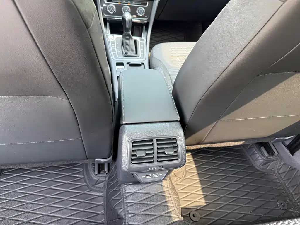 Volkswagen Golf — миниатюра 18