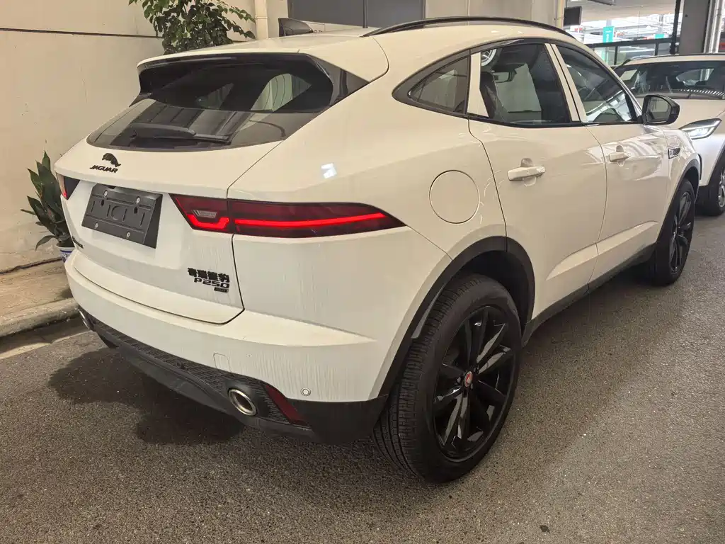 Jaguar E-PACE — миниатюра 2