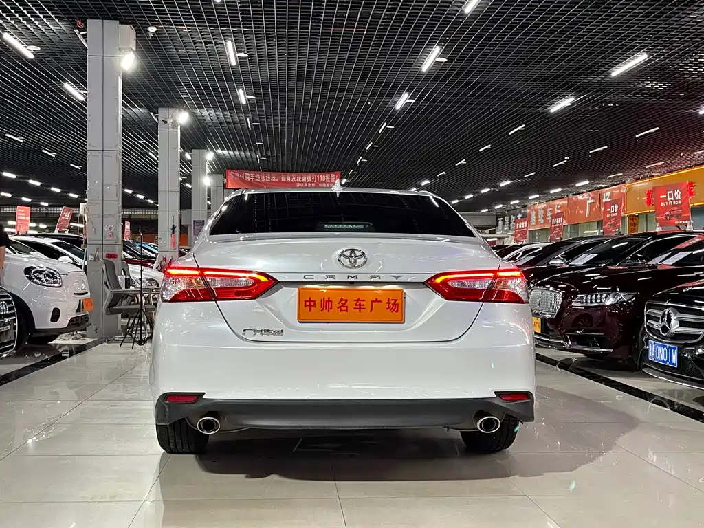 Toyota Camry - фото 5