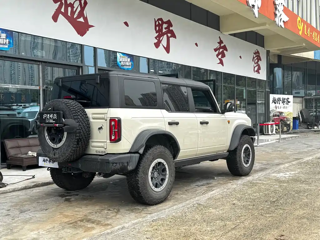 Ford Bronco — миниатюра 7