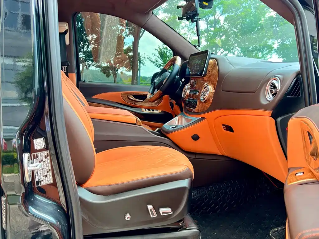 Mercedes-Benz Vito 2021 2.0T Elite 7 мест