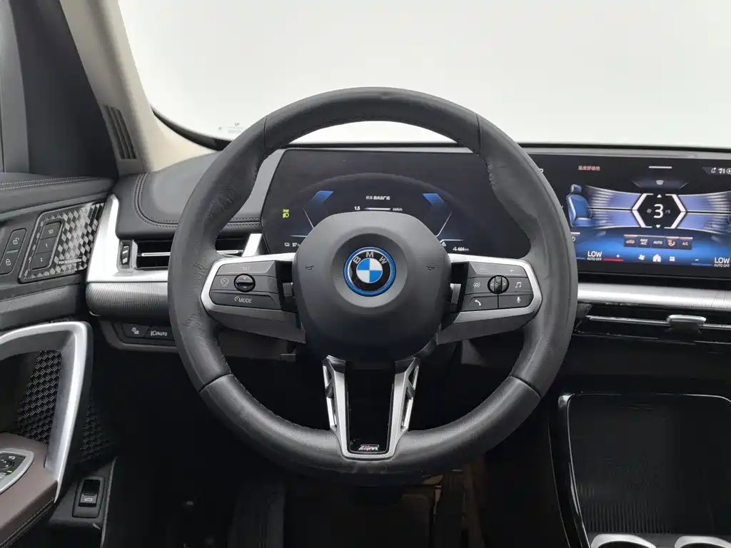 BMW iX1 — миниатюра 11