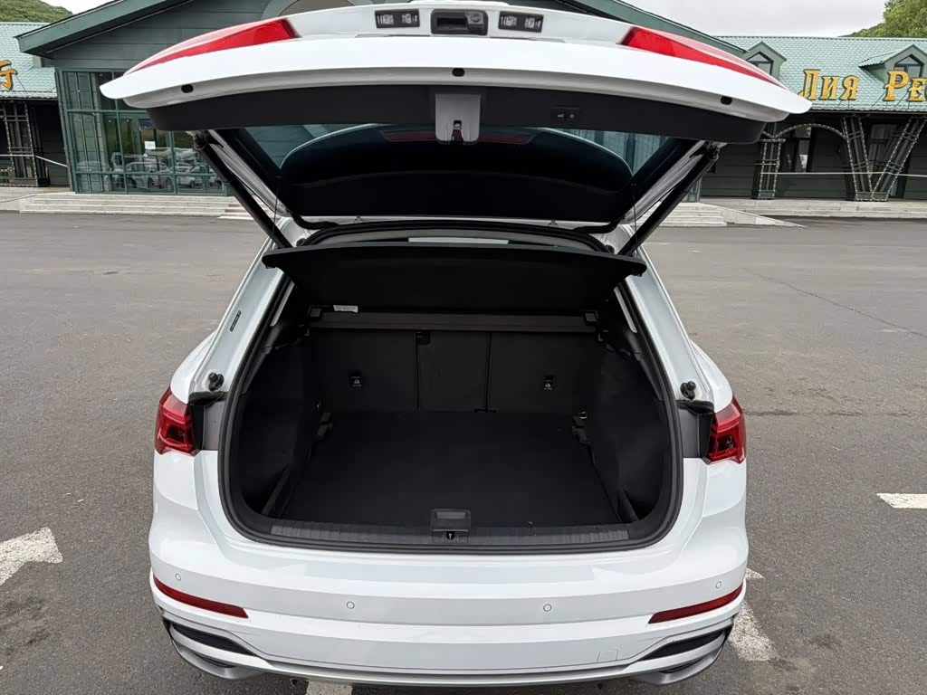 Audi Q3 1.4 л 2023 г. Белый, пробег 41000 км