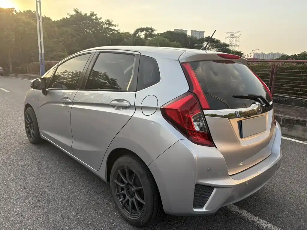 Honda Fit — миниатюра 6