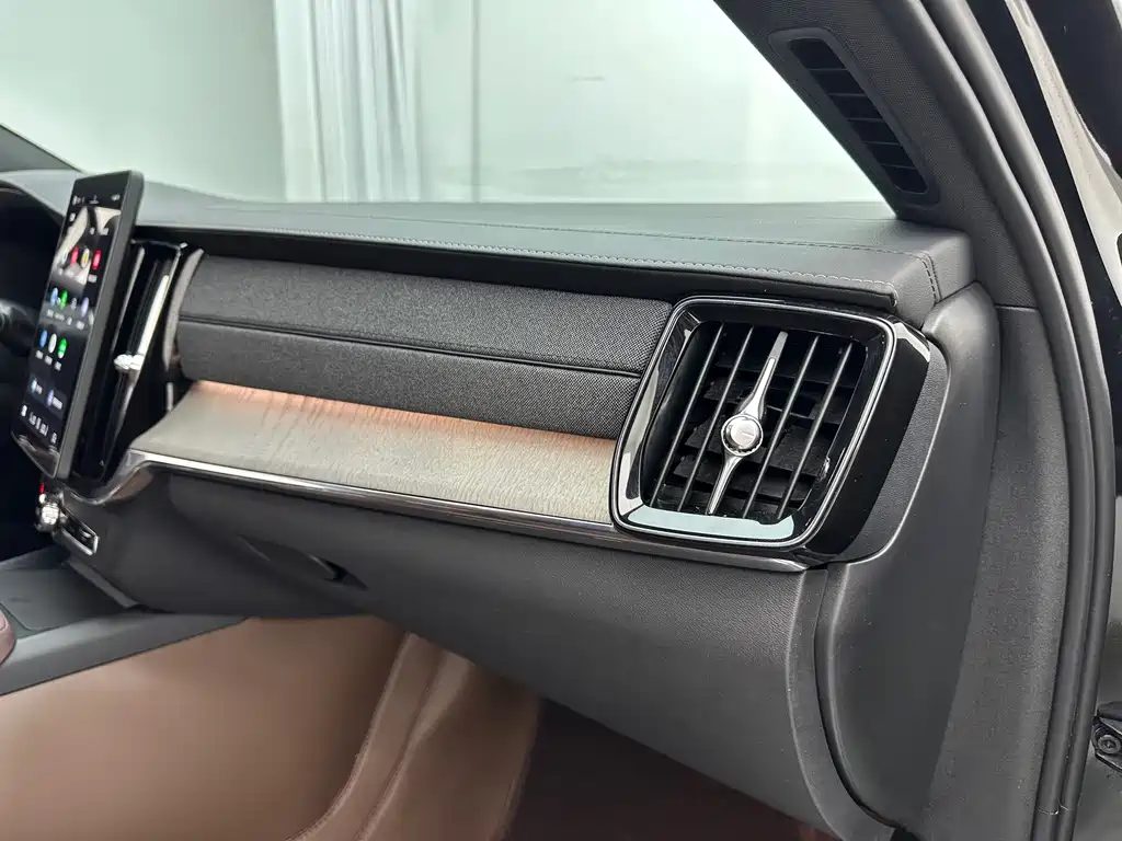 Volvo S90 — миниатюра 42