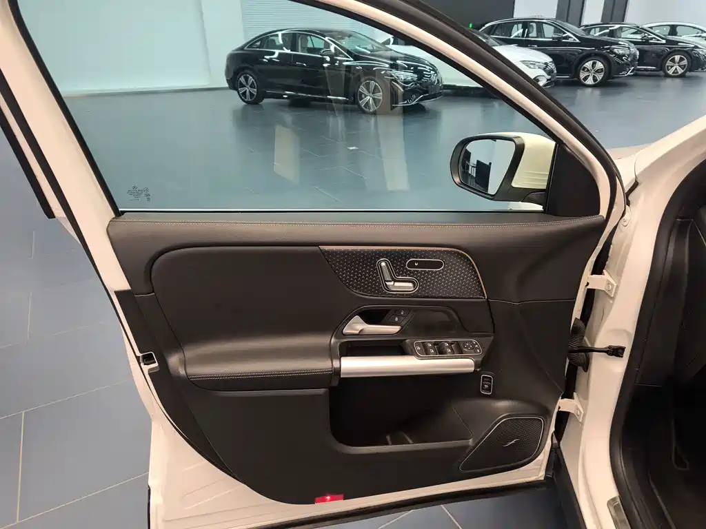 Mercedes-Benz EQA — миниатюра 8