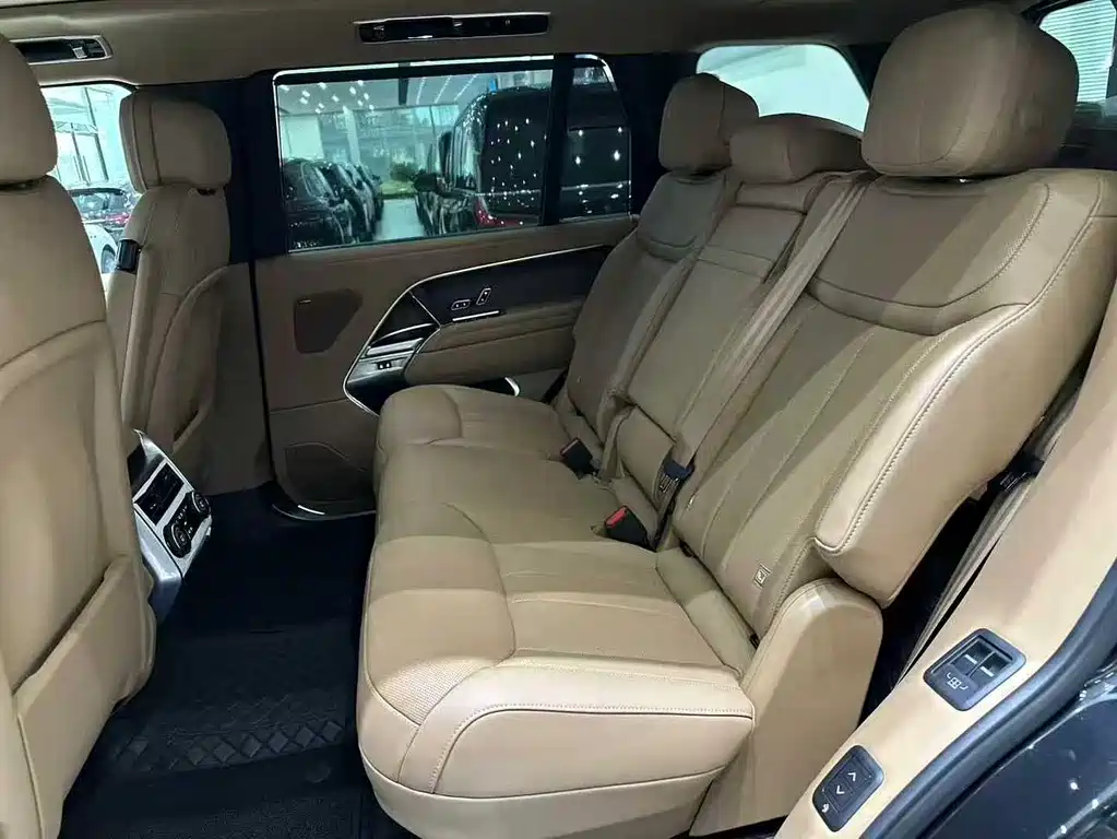 Land Rover Range Rover 2026 3.0 L6 400PS SE
