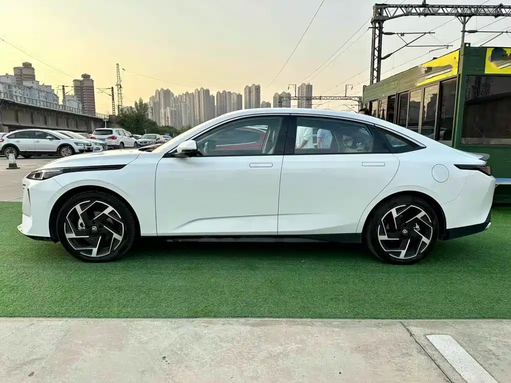 Changan Yida — миниатюра 4
