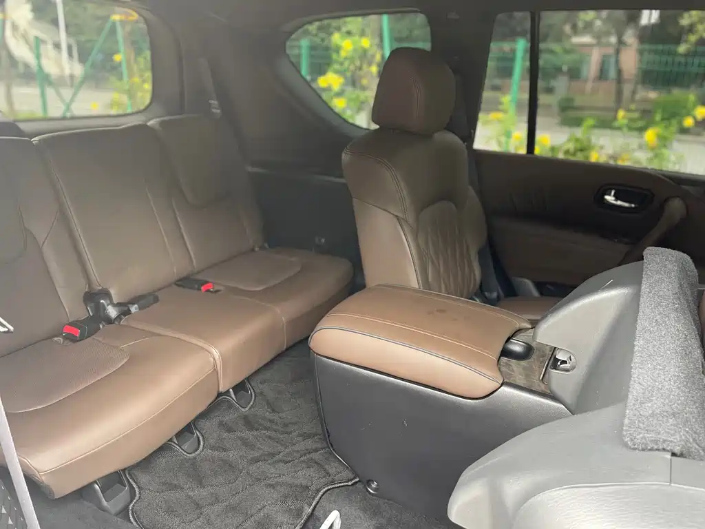 Nissan Patrol — миниатюра 8
