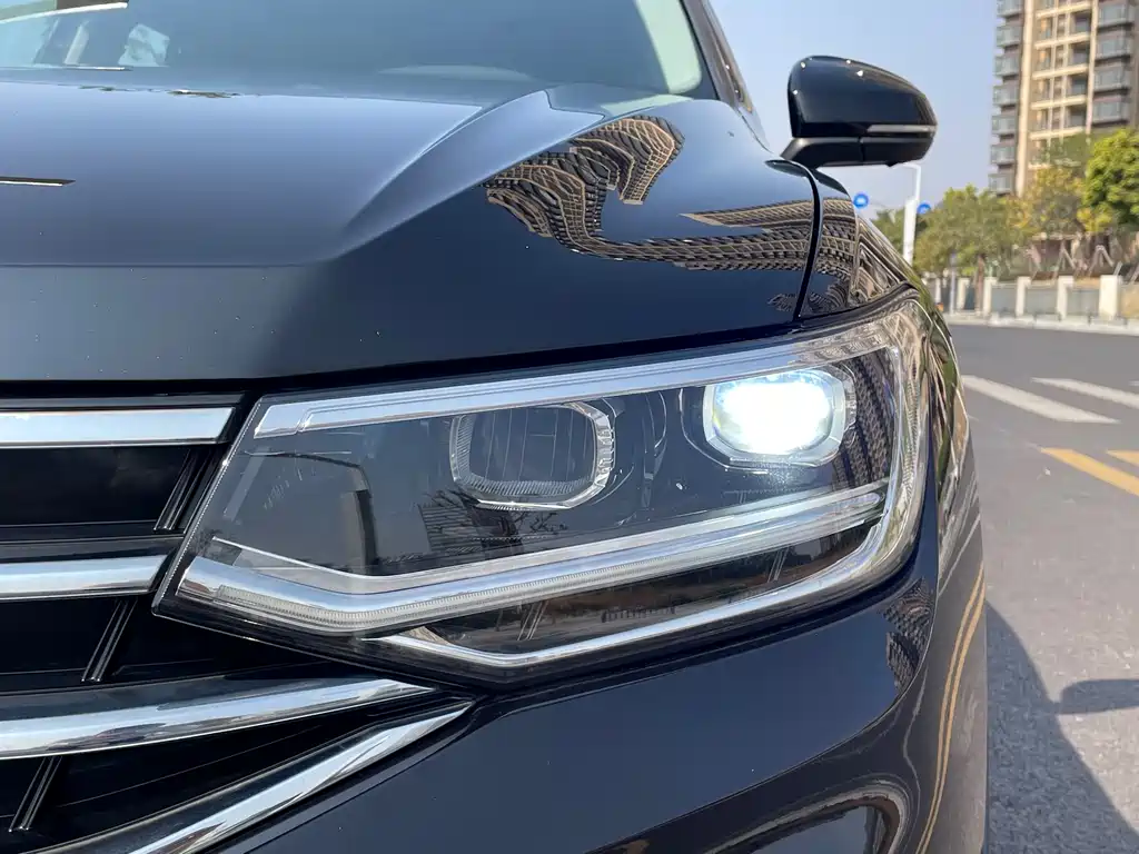 Volkswagen Tiguan L L 2022 330TSI AT R-Line